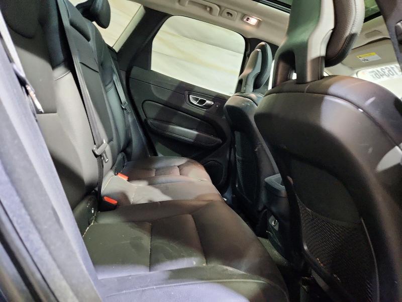 Photo 11 from auction – 2018 VOLVO XC60 with VIN YV4102RK0J1065203