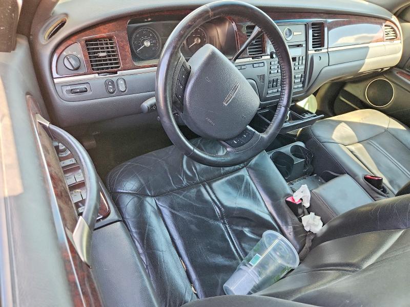 Photo 8 from auction – 2011 LINCOLN TOWN CAR with VIN 2LNBL8EV9BX759412