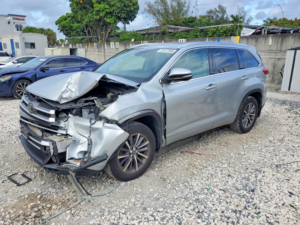TOYOTA HIGHLANDER 2017 with VIN 5TDJZRFHXHS522686 - Photo from auction