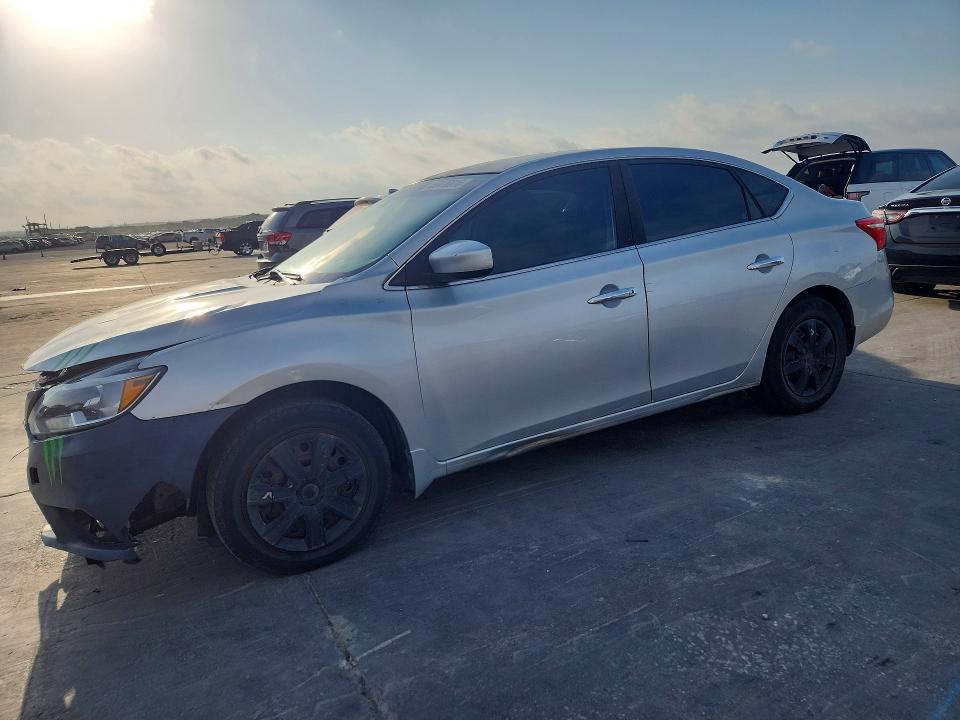 NISSAN SENTRA 2017 with VIN 3N1AB7AP8HY324076 - Photo from auction