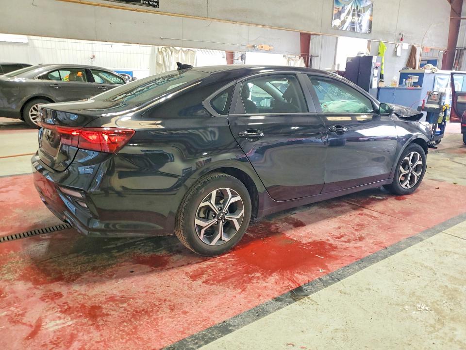 Photo 3 from auction – 2021 KIA FORTE with VIN 3KPF24AD3ME268826