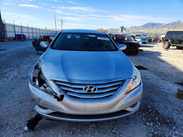 Photo 5 from auction – 2011 HYUNDAI SONATA with VIN 5NPEB4AC7BH126409