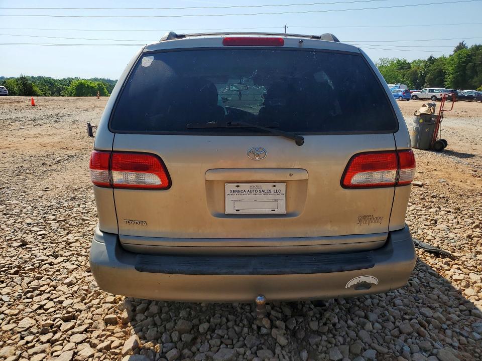 Photo 6 from auction – 2002 TOYOTA SIENNA with VIN 4T3ZF13C72U454651