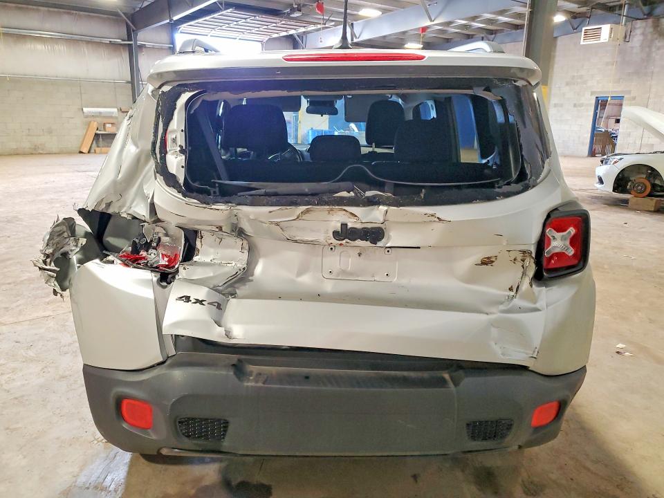 Photo 6 from auction – 2017 JEEP RENEGADE with VIN ZACCJBBB2HPF33834