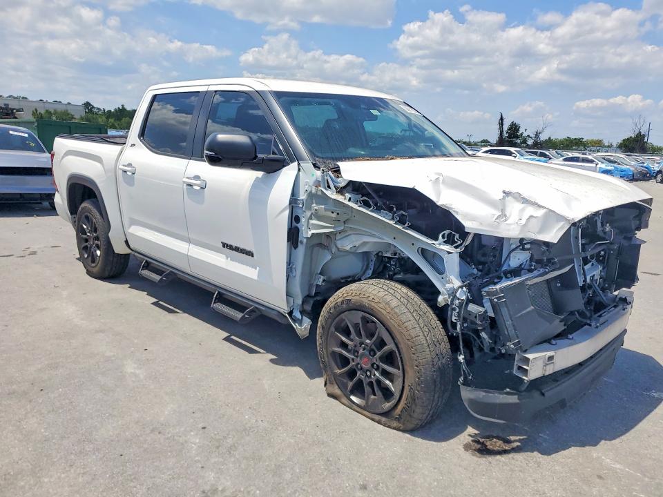 Photo 4 from auction – 2024 TOYOTA TUNDRA with VIN 5TFLA5DB8RX204360
