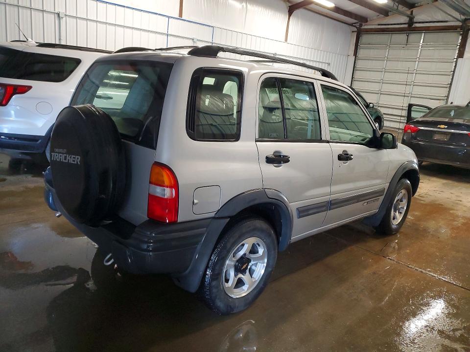 Photo 3 from auction – 2002 CHEVROLET TRACKER with VIN 2CNBJ734926935942