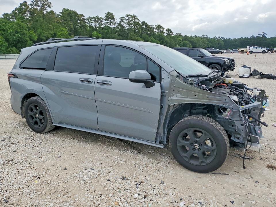 Photo 4 from auction – 2026 TOYOTA SIENNA with VIN 5TDCSKFC0TS229042