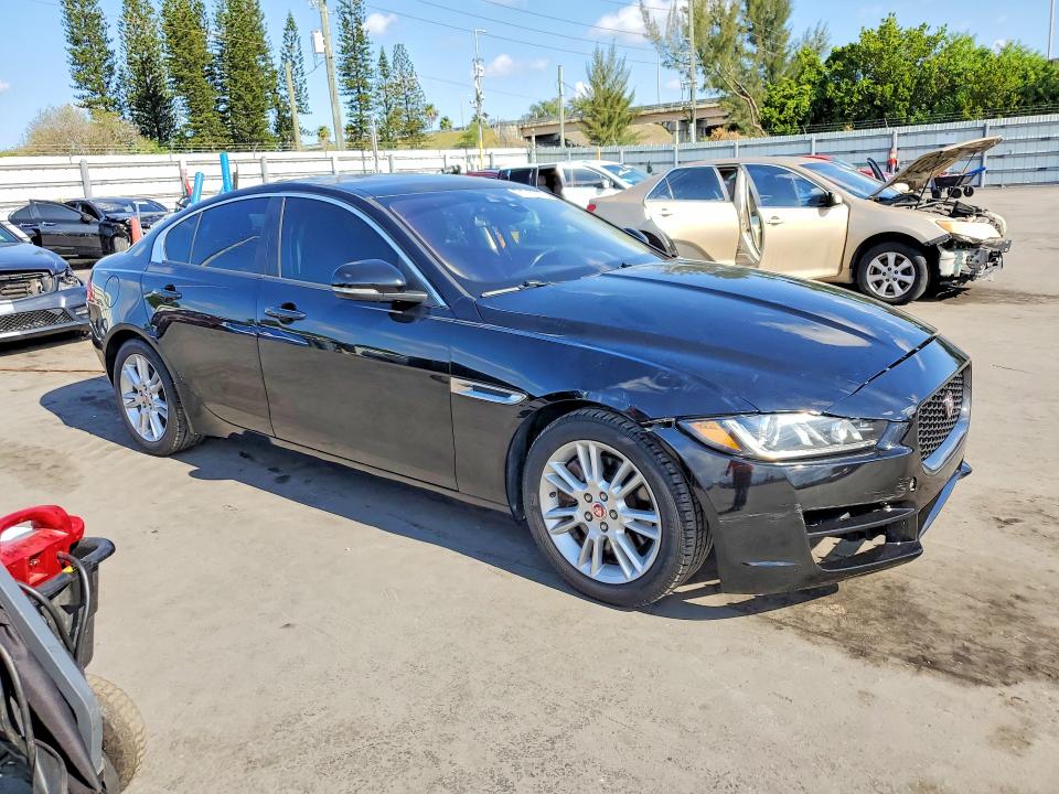 Photo 4 from auction – 2017 JAGUAR XE with VIN SAJAD4BG8HA969112