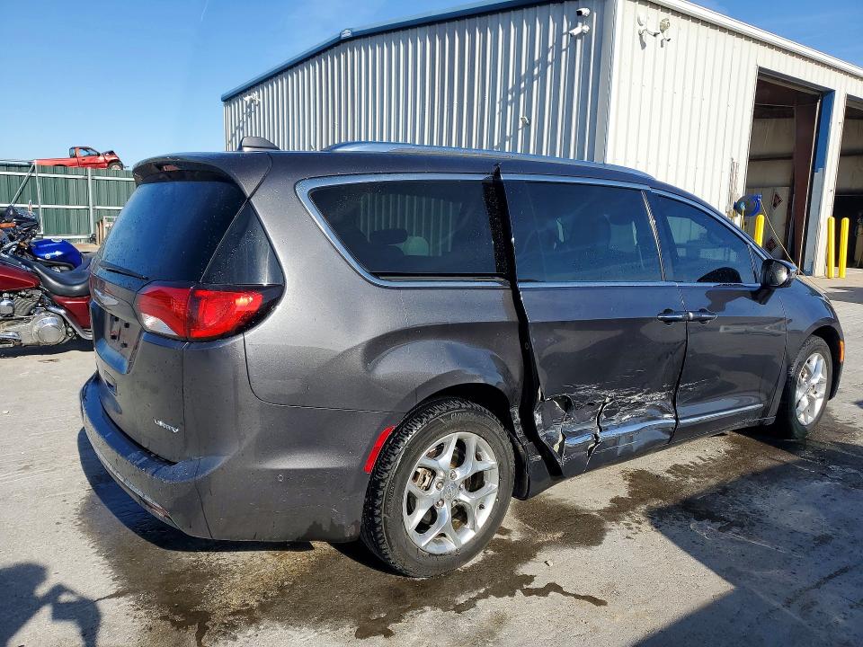 Photo 3 from auction – 2018 CHRYSLER PACIFICA with VIN 2C4RC1GG0JR122551