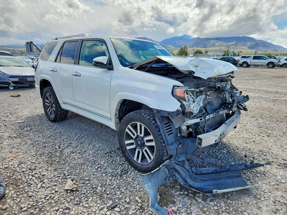 Photo 4 from auction – 2019 TOYOTA 4RUNNER with VIN JTEBU5JR8K5643429