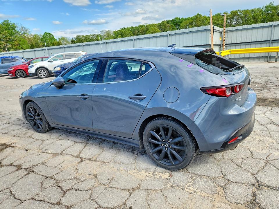 Photo 2 from auction – 2019 MAZDA 3 with VIN JM1BPBNMXK1131462