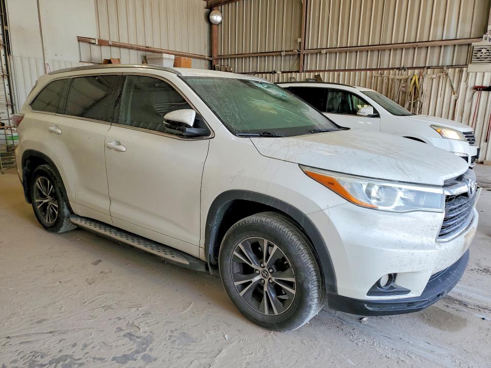 Photo 4 from auction – 2016 TOYOTA HIGHLANDER with VIN 5TDKKRFH2GS143351