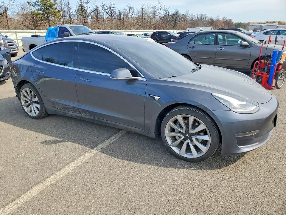 صورة رقم 4 من المزاد - 2018 TESLA MODEL 3 مع VIN 5YJ3E1EA6JF052743