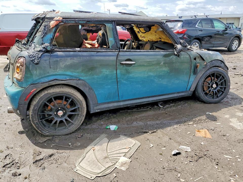 Zdjęcie 3 z aukcji – 2010 MINI COOPER z VIN WMWMF3C52ATU79141