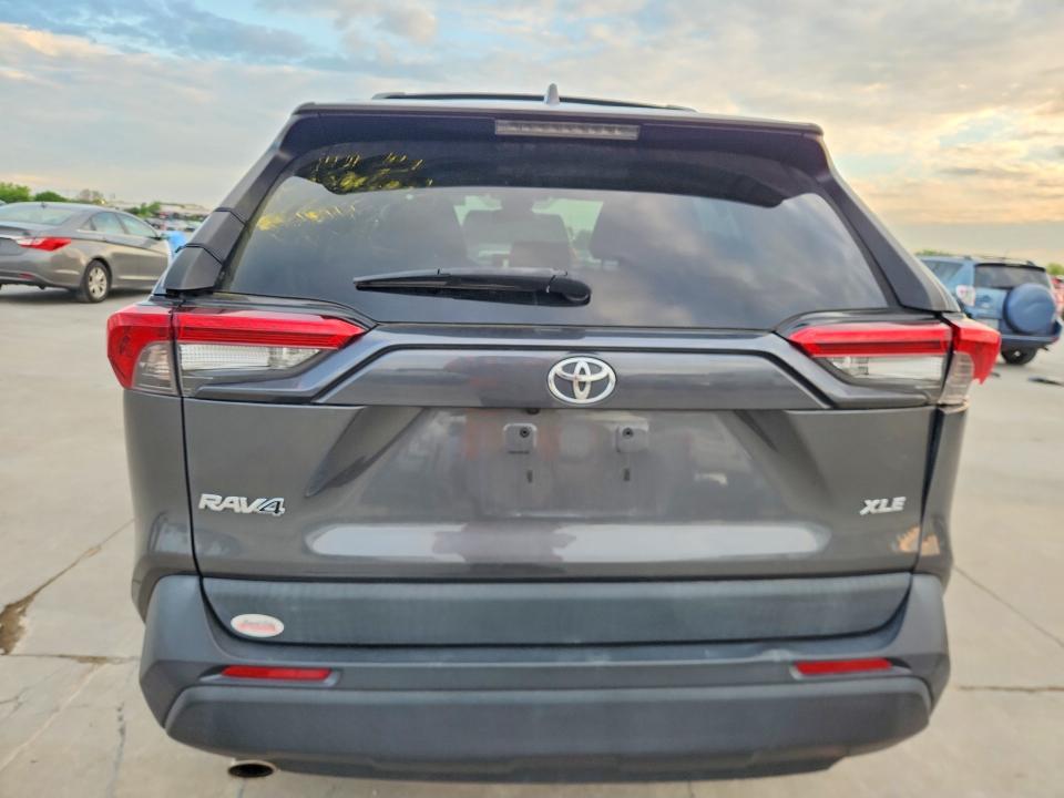 Photo 6 from auction – 2021 TOYOTA RAV4 with VIN 2T3W1RFV6MC104980