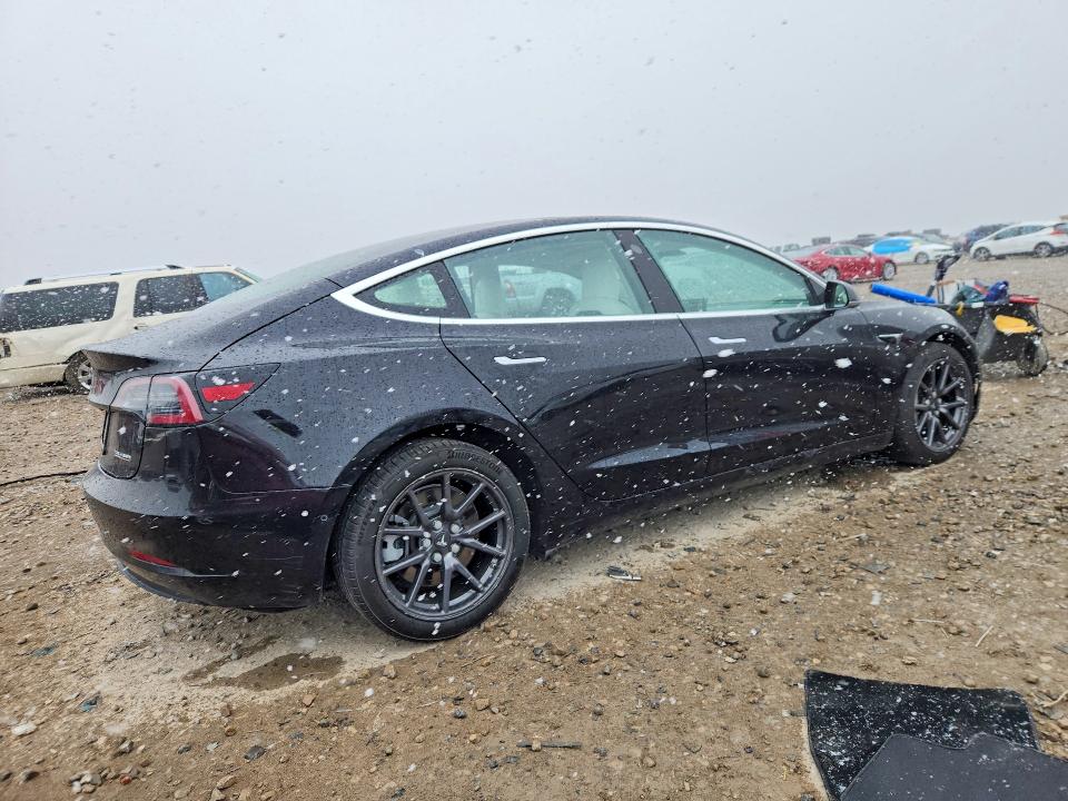 Photo 3 from auction – 2018 TESLA MODEL 3 with VIN 5YJ3E1EBXJF085527