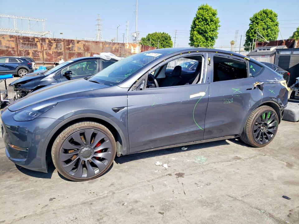 TESLA MODEL Y 2022 with VIN 7SAYGDEF0NF486677 - Photo from auction