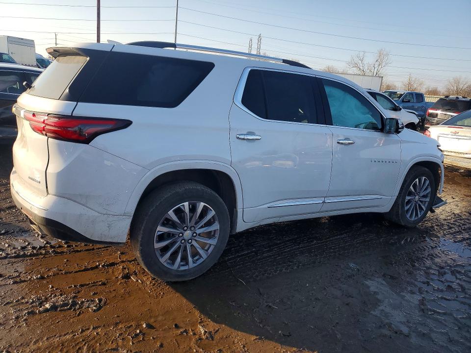Photo 3 from auction – 2022 CHEVROLET TRAVERSE with VIN 1GNEVKKW2NJ129337