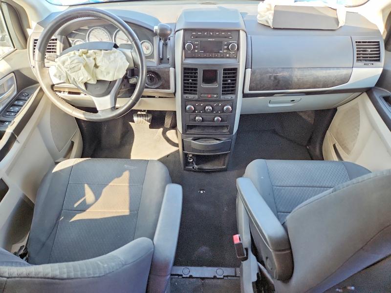 Фото 8 с аукциона – 2010 DODGE GRAND CARAVAN с VIN 2D4RN5D11AR475689
