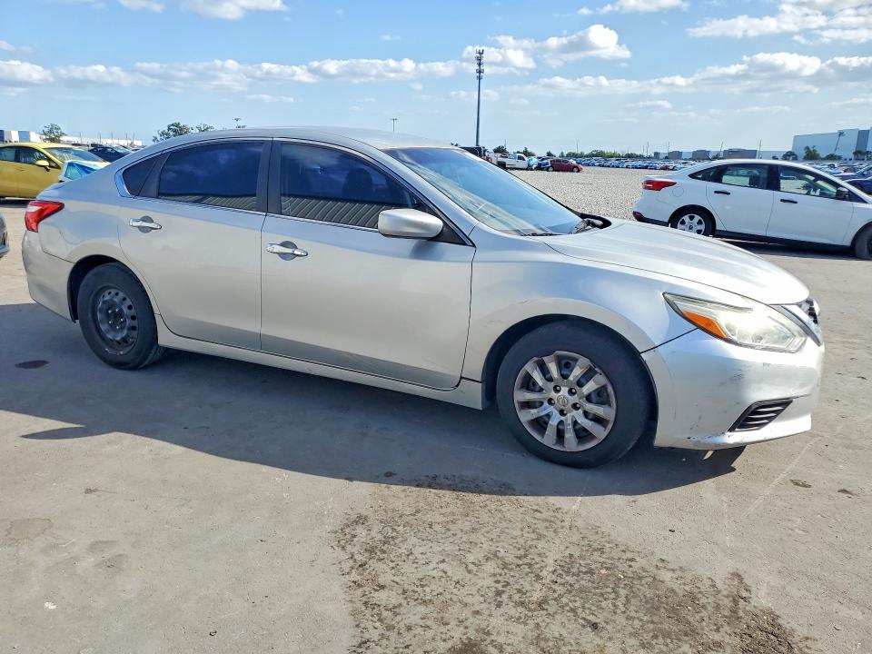 Photo 4 from auction – 2017 NISSAN ALTIMA with VIN 1N4AL3AP8HC232368