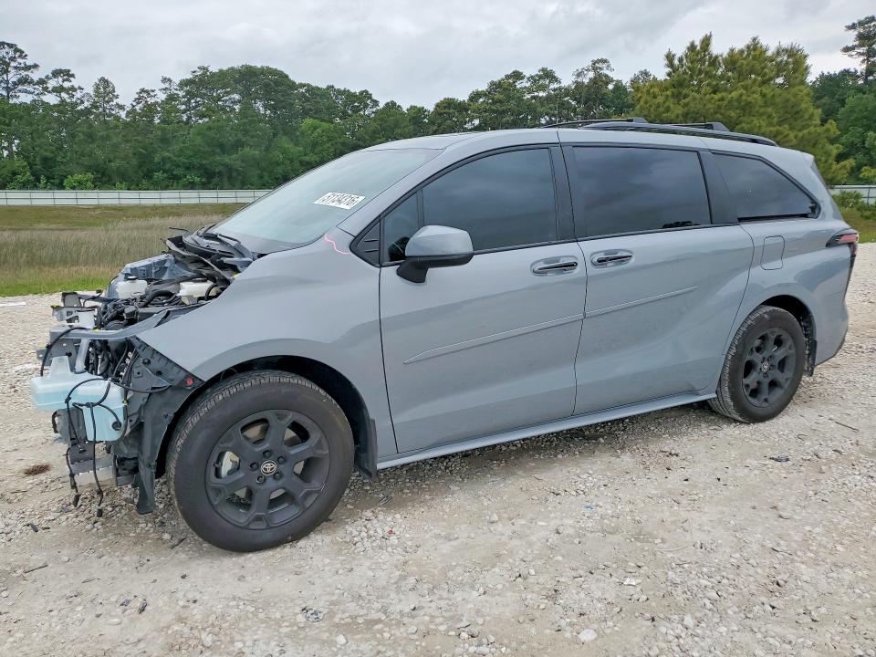 TOYOTA SIENNA 2026 with VIN 5TDCSKFC0TS229042 - Photo from auction