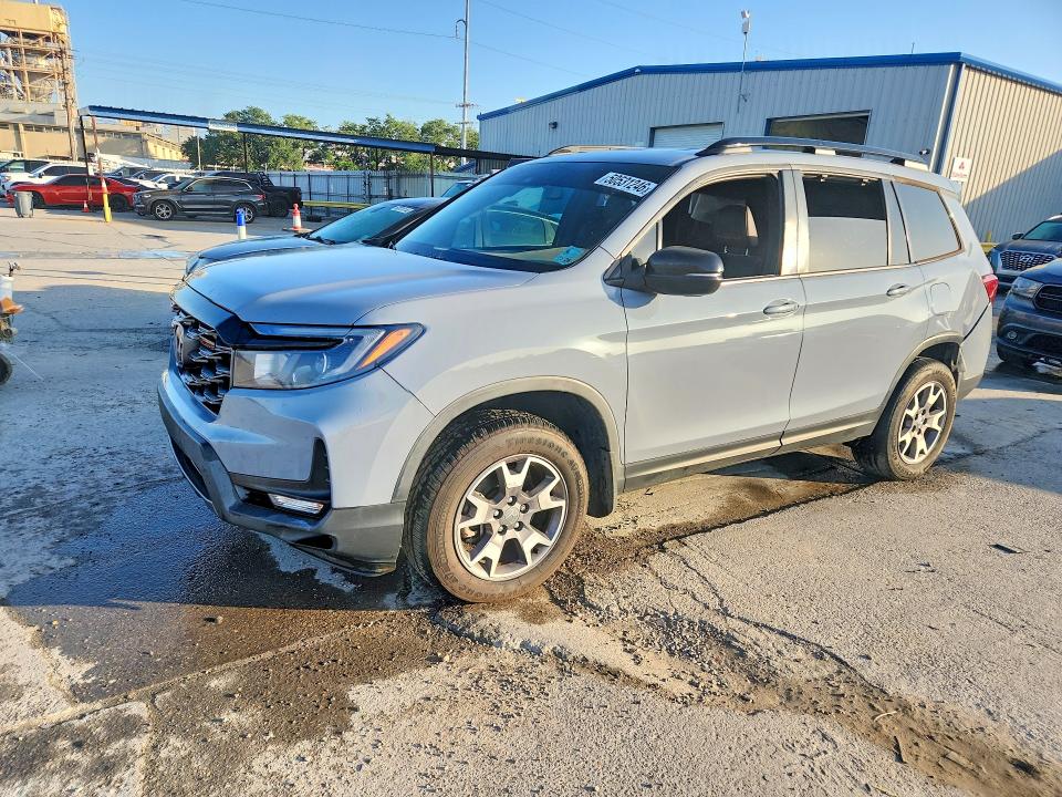 HONDA PASSPORT 2022 with VIN 5FNYF8H62NB025967 - Photo from auction