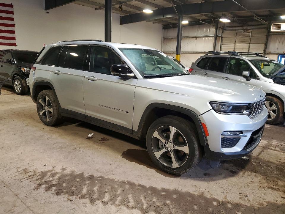Photo 4 from auction – 2023 JEEP GRAND CHEROKEE with VIN 1C4RJYB67PC595877