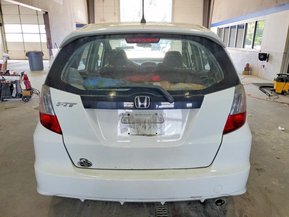 Photo 6 from auction – 2011 HONDA FIT with VIN JHMGE8H61BS009335