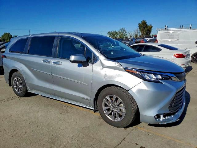 Photo 4 from auction – 2021 TOYOTA SIENNA with VIN 5TDYRKEC2MS029736