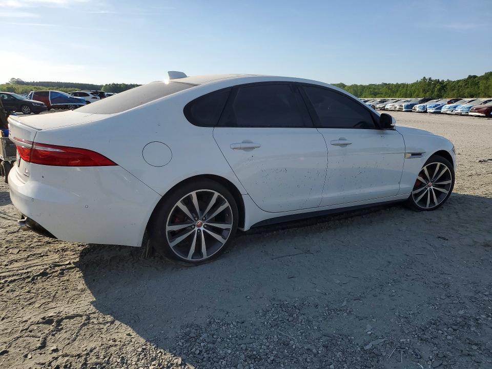 Photo 3 from auction – 2018 JAGUAR XF with VIN SAJBM4FV8JCY66540