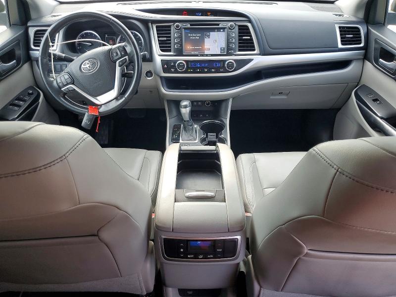 Photo 8 from auction – 2017 TOYOTA HIGHLANDER with VIN 5TDJZRFHXHS522686