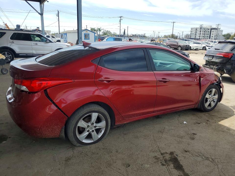 Снимка 3 от търг – 2013 HYUNDAI ELANTRA с VIN 5NPDH4AE1DH253414