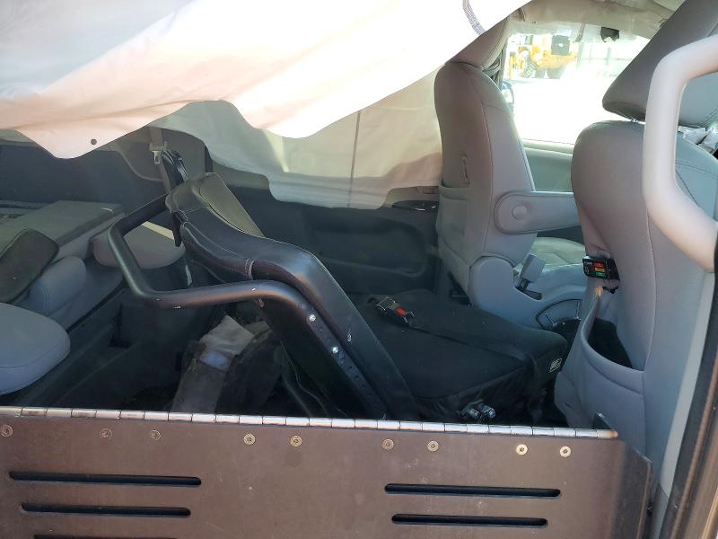 Photo 11 from auction – 2017 TOYOTA SIENNA with VIN 5TDYZ3DC2HS881386