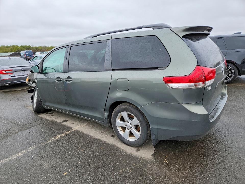 Photo 2 from auction – 2013 TOYOTA SIENNA with VIN 5TDKK3DC6DS325912