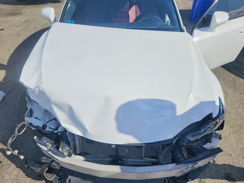 Photo 11 from auction – 2020 LEXUS IS with VIN JTHG81F29L5042985