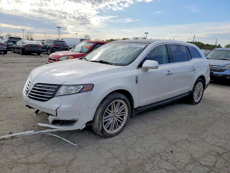 LINCOLN MKT 2018 with VIN 2LMHJ5AT6JBL00177 - Photo from auction