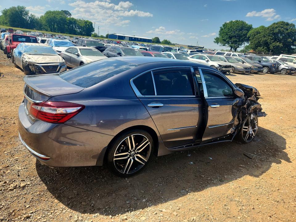Photo 3 from auction – 2017 HONDA ACCORD with VIN 1HGCR2F52HA214027