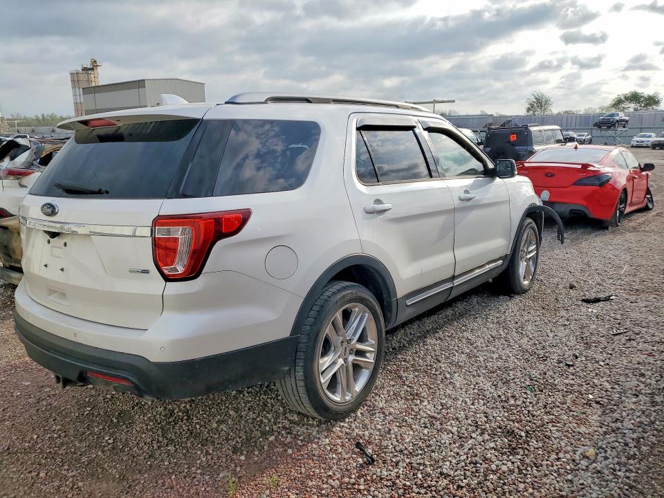 Photo 3 from auction – 2016 FORD EXPLORER X with VIN 1FM5K8D81GGA27896