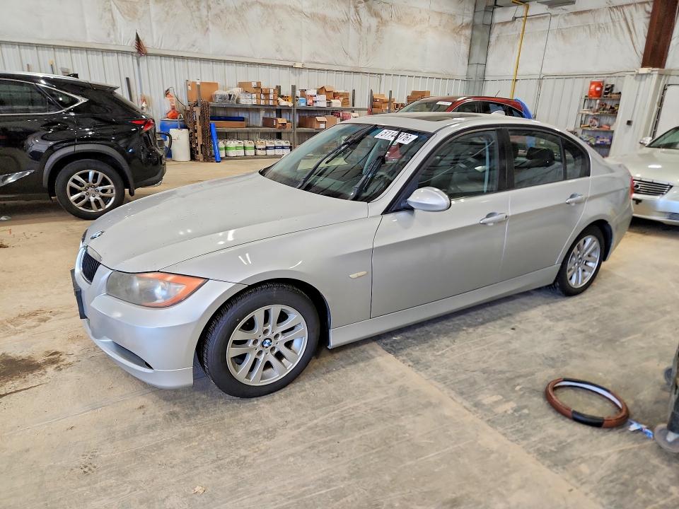 BMW 328 2007 with VIN WBAVA33537KX77022 - Photo from auction