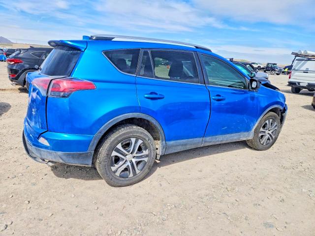 Снимка 3 от търг – 2017 TOYOTA RAV4 с VIN JTMBFREVXHD209220