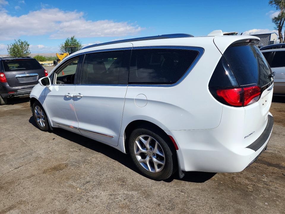 Photo 2 from auction – 2018 CHRYSLER PACIFICA with VIN 2C4RC1EG7JR271302