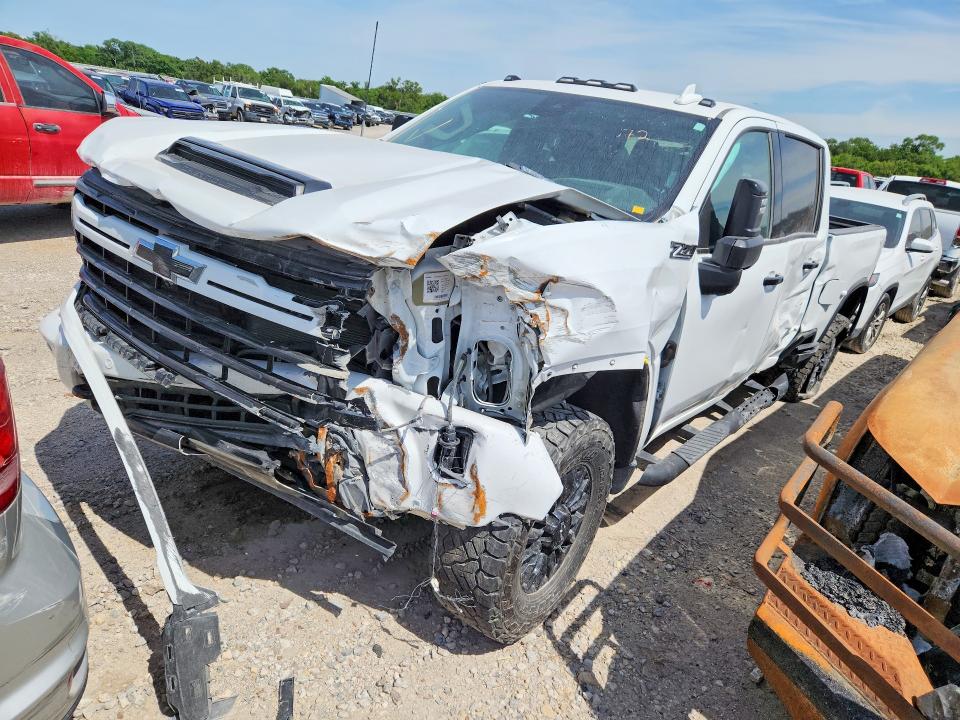 CHEVROLET SILVERADO 2024 with VIN 1GC4YPE73RF240372 - Photo from auction
