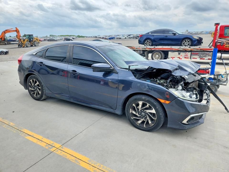 Photo 4 from auction – 2018 HONDA CIVIC with VIN 19XFC2F80JE042901