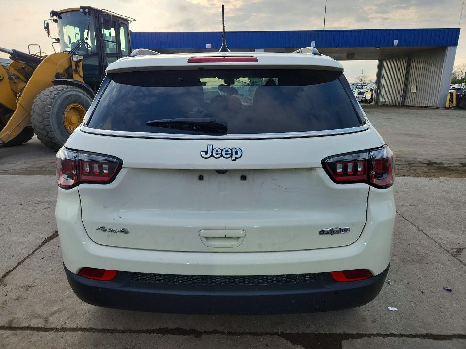 Photo 6 from auction – 2018 JEEP COMPASS with VIN 3C4NJDBB9JT259017