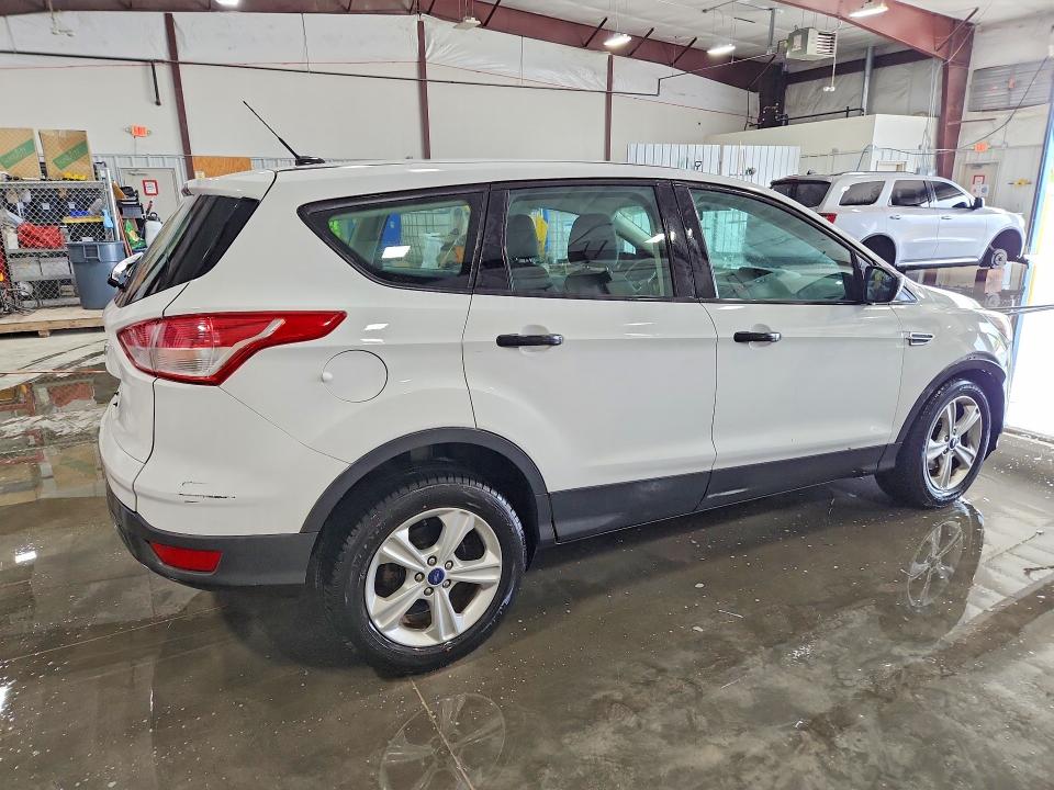 Photo 3 from auction – 2016 FORD ESCAPE with VIN 1FMCU0F77GUA63780