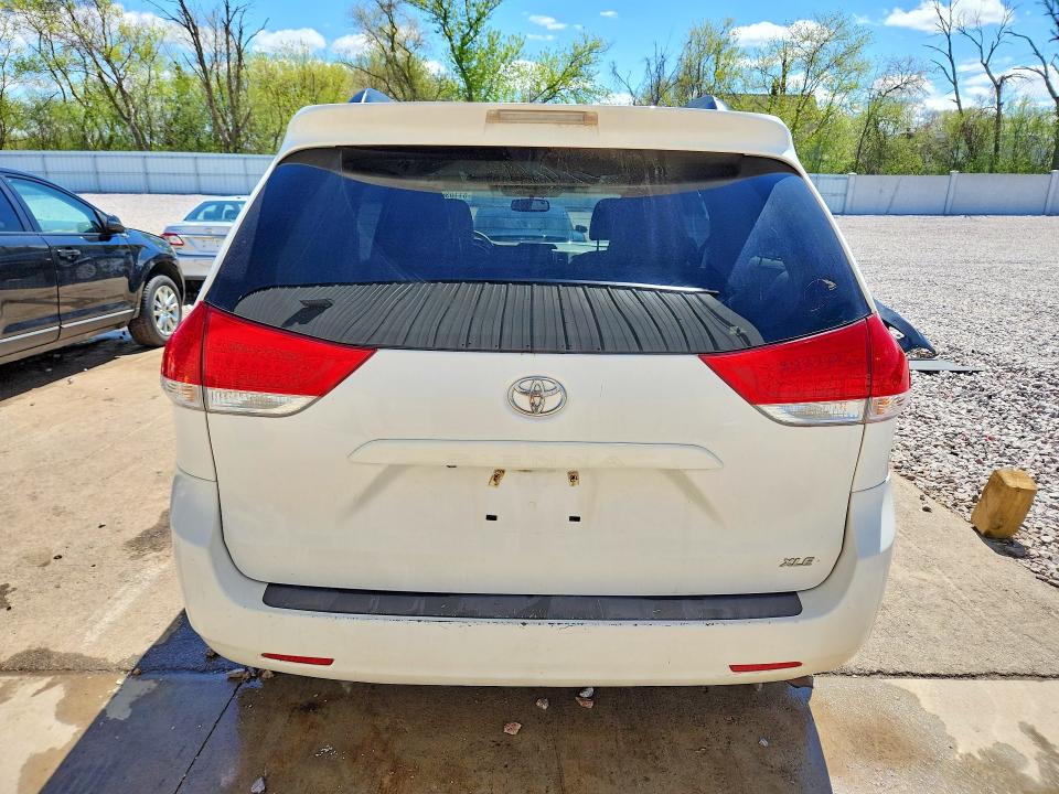 Photo 6 from auction – 2013 TOYOTA SIENNA with VIN 5TDYK3DC3DS377623