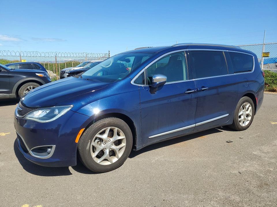CHRYSLER PACIFICA 2018 with VIN 2C4RC1GG4JR273828 - Photo from auction
