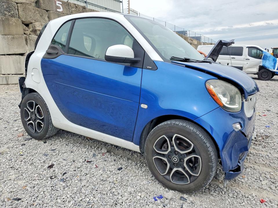 Photo 4 from auction – 2016 SMART FORTWO with VIN WMEFJ5DA7GK063376