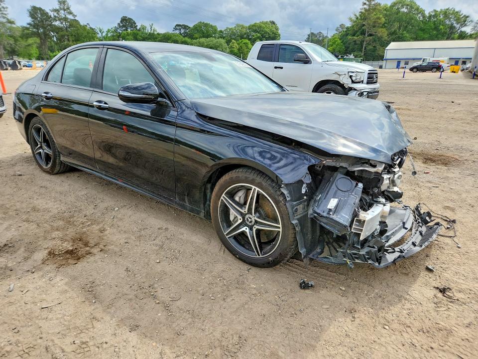 Photo 4 from auction – 2018 MERCEDES-BENZ E with VIN WDDZF4JB1JA339302