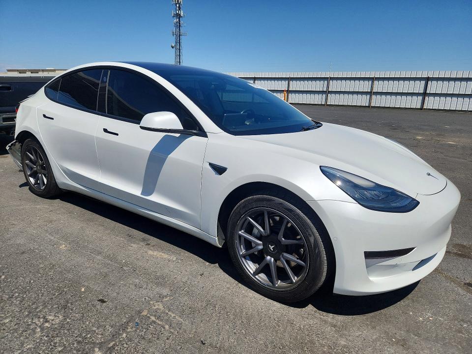 Photo 4 from auction – 2018 TESLA MDL 3 with VIN 5YJ3E1EA5JF026165